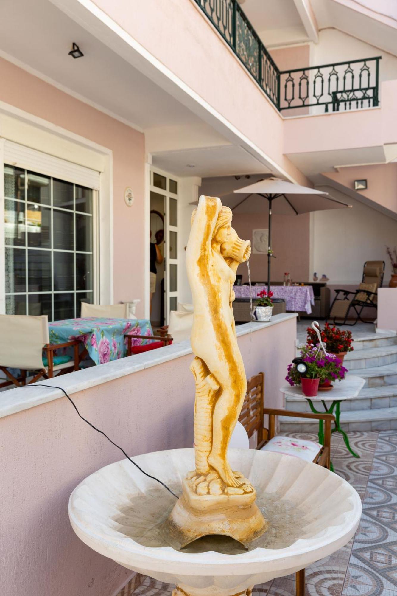 Spacious Apartment Corinth Exterior foto